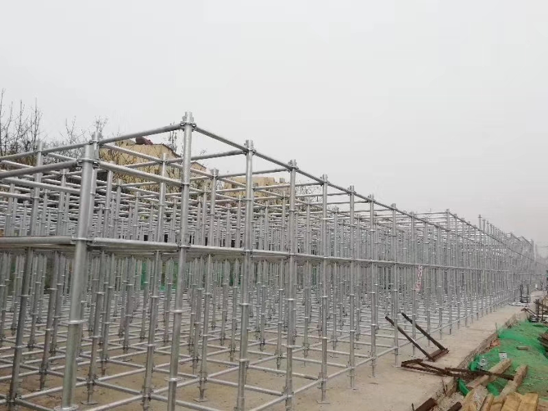 搭建腳手架橫向掃地桿與縱向掃地桿時(shí)，怎么設(shè)置好？ (圖1)